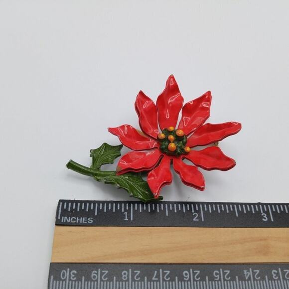 Vintage Red Enamel Poinsettia Brooch Green Leaf Christmas Flower Pin - Picture 4 of 10